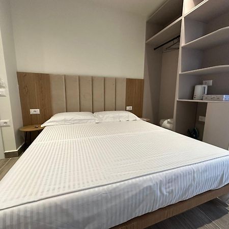 Oni Rooms Saranda Buitenkant foto